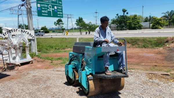 รถบดเอวอ่อน หน้าเหล็กหลังเหล็ก สั่นสะเทือน BOMAG 90ADL สภาพสวยๆ เก่านอก พร้อมใช้ รถบดเอวอ่อน หน้าเหล็กหลังเหล็ก สั่นสะเทือน BOMAG 90ADL สภาพสวยๆ เก่านอก พร้อมใช้
