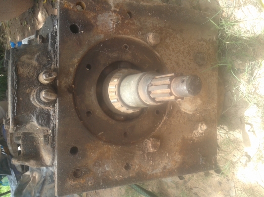 ขายเกียร์กลางถอดออกจากสิบล้อหัวยาว เฟือง 10 ฟัน