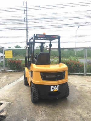 โฟล์คลิฟท์ CATรุ่นล่าสุด ดีเซล เกียร์ธรรมดา 3 ตัน 3 เมตรเข้าตู้ ไซด์ชิพ(มีเสา6เมตรเปลี่ยน) 350,000 บาท 094-4267888 จะเด็ด