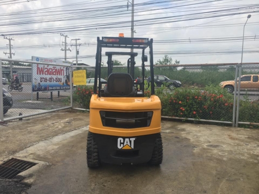 โฟล์คลิฟท์ CATรุ่นล่าสุด ดีเซล เกียร์ธรรมดา 3 ตัน 3 เมตรเข้าตู้ ไซด์ชิพ(มีเสา6เมตรเปลี่ยน) 350,000 บาท 094-4267888 จะเด็ด