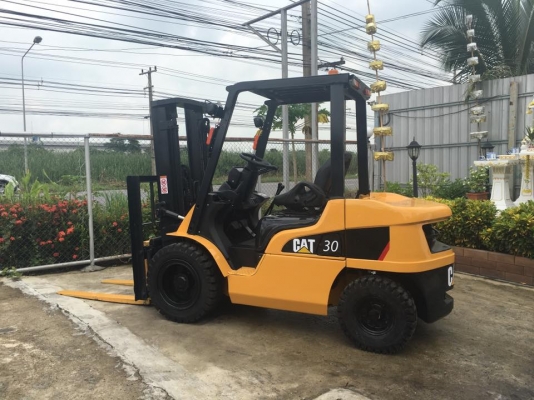โฟล์คลิฟท์ CATรุ่นล่าสุด ดีเซล เกียร์ธรรมดา 3 ตัน 3 เมตรเข้าตู้ ไซด์ชิพ(มีเสา6เมตรเปลี่ยน) 350,000 บาท 094-4267888 จะเด็ด