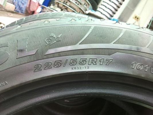 ขายยาง225-55-17 4เส้น 1990