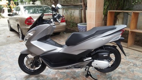 ขาย PCX 150 ALL NEW สีเทาดำ รถปี57 สภาพเหมือนรถใหม่ ▶▶ไมค์รถแค่ 600 โล◀◀ ขายเพียง 34900 บาท เท่านั้น เอกสารครบถ้วนพร้อมโอนลอย มีเล่มเขียว กุญแจ 2 ดอก รีโมท . รถบ้านแท้มือเดียวในเล่ม ไม่มีล้ม เครื่องเดิมๆ เจ้าของเดิมเป็นผู้หญิง ขับมือเดียว ซื้อสดมา ▶รถเจ้า