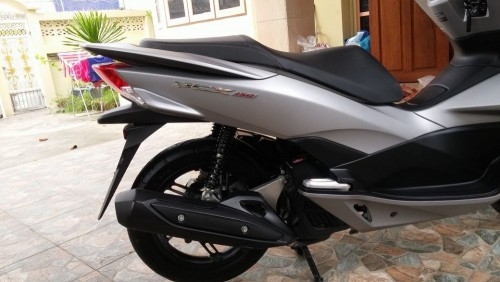 ขาย PCX 150 ALL NEW สีเทาดำ รถปี57 สภาพเหมือนรถใหม่ ▶▶ไมค์รถแค่ 600 โล◀◀ ขายเพียง 34900 บาท เท่านั้น เอกสารครบถ้วนพร้อมโอนลอย มีเล่มเขียว กุญแจ 2 ดอก รีโมท . รถบ้านแท้มือเดียวในเล่ม ไม่มีล้ม เครื่องเดิมๆ เจ้าของเดิมเป็นผู้หญิง ขับมือเดียว ซื้อสดมา ▶รถเจ้า