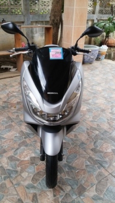 ขาย PCX 150 ALL NEW สีเทาดำ รถปี57 สภาพเหมือนรถใหม่ ▶▶ไมค์รถแค่ 600 โล◀◀ ขายเพียง 34900 บาท เท่านั้น เอกสารครบถ้วนพร้อมโอนลอย มีเล่มเขียว กุญแจ 2 ดอก รีโมท . รถบ้านแท้มือเดียวในเล่ม ไม่มีล้ม เครื่องเดิมๆ เจ้าของเดิมเป็นผู้หญิง ขับมือเดียว ซื้อสดมา ▶รถเจ้า