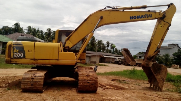 ขายด่วน KOMATSU PC200-8 สภาพพร้อมใช้งาน รถทำงาน12XXX  กว่าชัวโมง ไฟฟ้าครบ เอวแน่น เอกสารใบแจ้งจำหน่าย