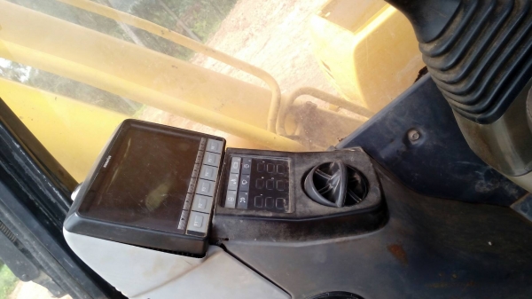 ขายด่วน KOMATSU PC200-8 สภาพพร้อมใช้งาน รถทำงาน12XXX  กว่าชัวโมง ไฟฟ้าครบ เอวแน่น เอกสารใบแจ้งจำหน่าย