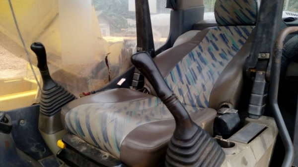 ขายด่วน KOMATSU PC200-8 สภาพพร้อมใช้งาน รถทำงาน12XXX  กว่าชัวโมง ไฟฟ้าครบ เอวแน่น เอกสารใบแจ้งจำหน่าย