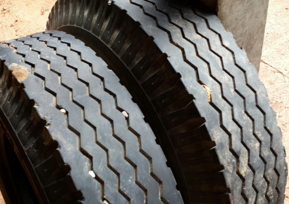 ยางถอด Deestone 825 สวยๆ 1คู่คับ