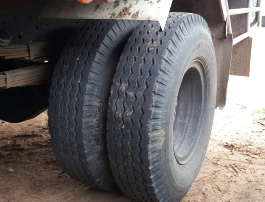 ยางถอด Deestone 825 สวยๆ 1คู่คับ