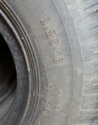 ยางถอด Deestone 825 สวยๆ 1คู่คับ