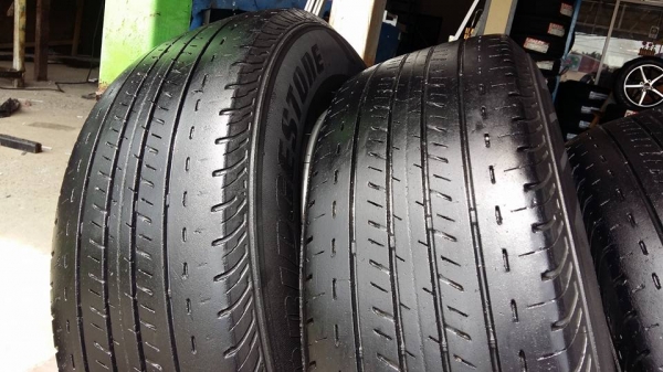 ขายล้อแม็ก dmax 15"ยางปี13 สนใจติดต่อ ตาเล็ก ล้อและยางครับ 081-3747940