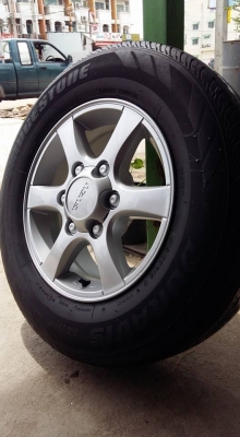 ขายล้อแม็ก dmax 15"ยางปี13 สนใจติดต่อ ตาเล็ก ล้อและยางครับ 081-3747940