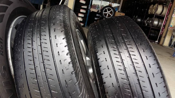 ขายล้อแม็ก dmax 15"ยางปี13 สนใจติดต่อ ตาเล็ก ล้อและยางครับ 081-3747940