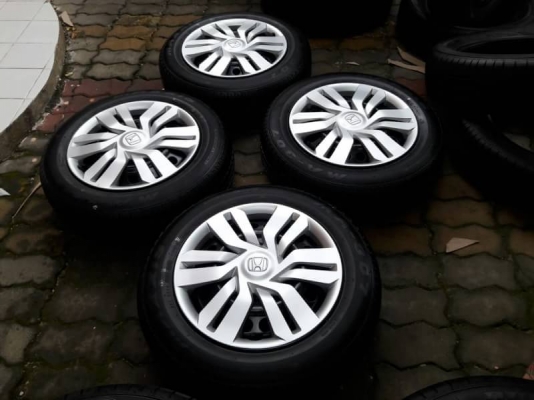 กะท Honda ขอบ 15 พร้อมยางปี16 ชุดล่ะ5,000