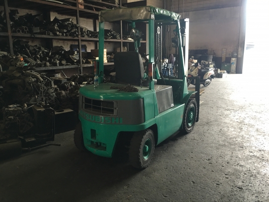 รถฟอร์คลิฟต์2.5ตัน ราคาถูก สภาพ90\% รถฟอร์คลิฟต์2.5ตัน ราคาถูก สภาพ90\%