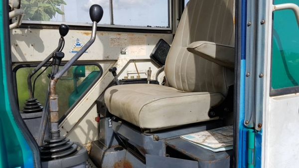 ขายด่วนรถแบคโฮKOBELCO-SK032เทียบเท่าPC35รถนอกสถาพดีพร้อมใช้เพิ่งนำเข้ามายังไม่เคยใช้งานในเมืองไทยเลย