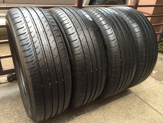 ยาง Dunlop 225 60 18 ปลายปี15 ดอกเต็ม เนื้อนิ่มๆ ราคาไม่แพง ยาง Dunlop 225 60 18 ปลายปี15 ดอกเต็ม เนื้อนิ่มๆ ราคาไม่แพง