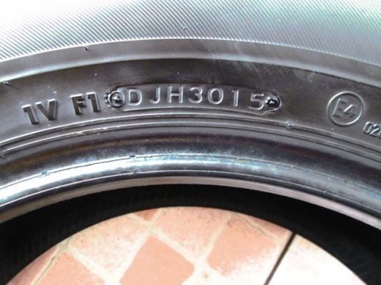 ขายยาง BRIDGESTONE GR100 215-60-16 ปี15 (1ชุด)