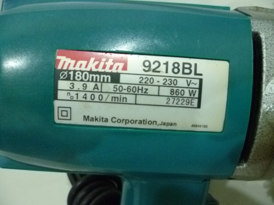 เครื่องขัดเงา ขัดสีรถ MAKITA 9218BL 180mm 7 นิ้ว 860W รอบช้า สภาพใหม่มาก พร้อมผ้า ใช้งานได้เลย