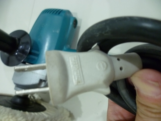 เครื่องขัดเงา ขัดสีรถ MAKITA 9218BL 180mm 7 นิ้ว 860W รอบช้า สภาพใหม่มาก พร้อมผ้า ใช้งานได้เลย