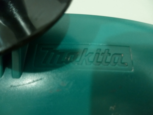 เครื่องขัดเงา ขัดสีรถ MAKITA 9218BL 180mm 7 นิ้ว 860W รอบช้า สภาพใหม่มาก พร้อมผ้า ใช้งานได้เลย เครื่องขัดเงา ขัดสีรถ MAKITA 9218BL 180mm 7 นิ้ว 860W รอบช้า สภาพใหม่มาก พร้อมผ้า ใช้งานได้เลย
