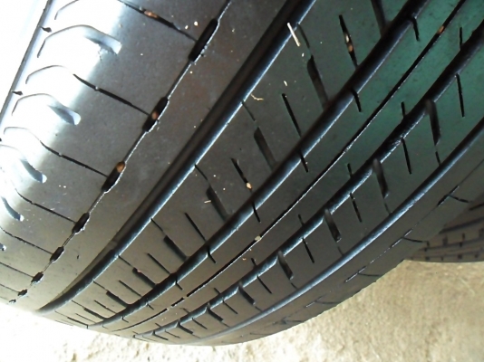 ยางกระบะขอบ15 บริดสโตน215-70-R15ลงพื้นปี14 (4เส้น3,400)