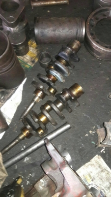 ขายกระบอกอาร์ม และกระบอกบุ้งกี้ รถแมคโค PC-30-7 กับ ข้อเหวี่ยง  3-D-84 ข้อสแตนดาด ของถอดจากเครื่องเก่าญี่ปุ่น ขายไม่แพงครับ