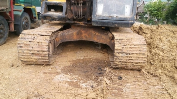 ขายรถแมคโค PC-100-3 ช่วงล่างเปลี่ยนใหม่ เครื่องเดิมปั้มเดิม แผ่นยาว 70 ซม. รถทำงานอยู่ ขายไม่แพงครับ