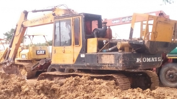 ขายรถแมคโค PC-100-3 ช่วงล่างเปลี่ยนใหม่ เครื่องเดิมปั้มเดิม แผ่นยาว 70 ซม. รถทำงานอยู่ ขายไม่แพงครับ