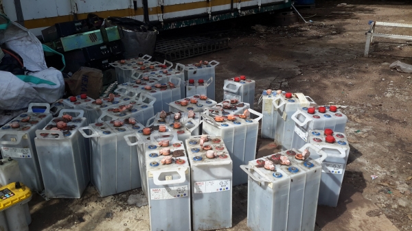 ขายแบตเตอรีมีหลายลุก ขายเป็นกิโล  55 บาท  เอาไปดัดแปลงการใช้งาน