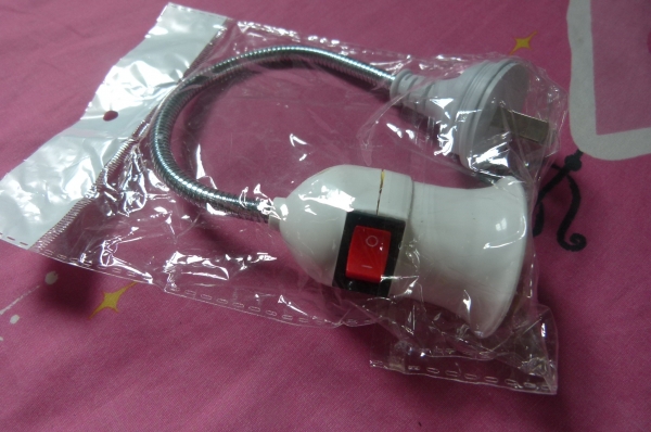 ขั้วหลอดไฟ งอได้ 7.5นิ้ว  พร้อม สวิทช์  ( ของไทยผลิต )    450.-  ส่งฟรี EMS