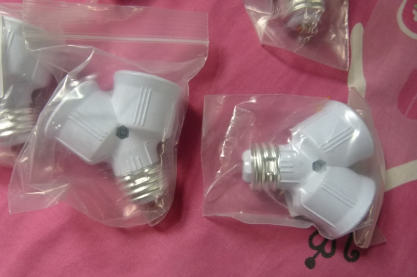 ชั้วไฟ ใส่หลอดได้ 2 ดวง 270 บาท.- พร้อมส่ง