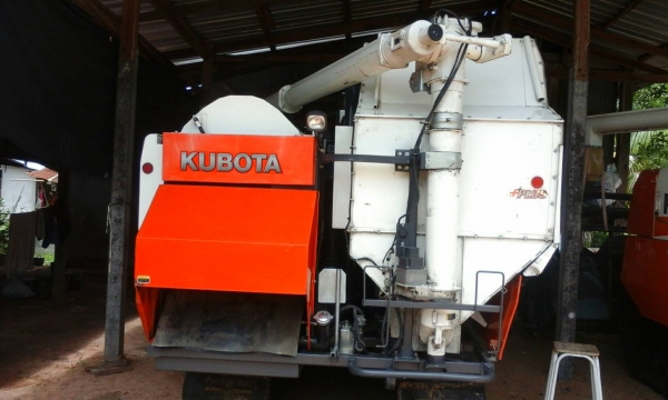 ขายรถเกี่ยวข้าว DC 95   915.0  ชม