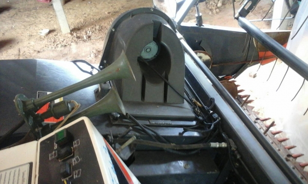 ขายรถเกี่ยวข้าว DC 95   915.0  ชม