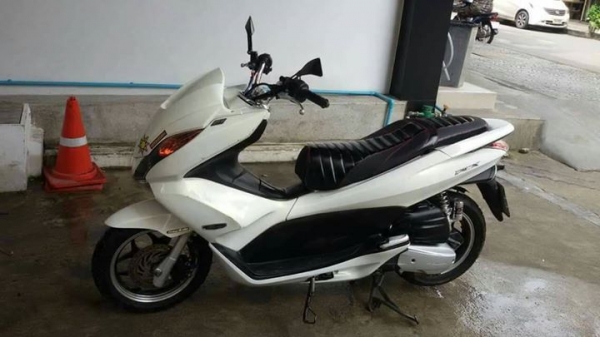 ขาย PCX 125 i ปี 2011 สีขาว เดิมแท้ ราคา 36000.- ขาย PCX 125 i ปี 2011 สีขาว เดิมแท้ ราคา 36000.-