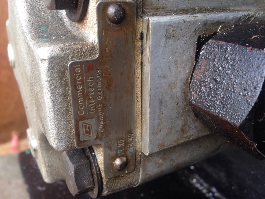 ขายชุดปั้มน้ำมันไฮโดรลิคขนาด 3HP. 380V พร้อมชุดวาล์วคอนโทรล 3ชุด 110VAC อุปกรณ์ครบ พร้อมใช้งาน