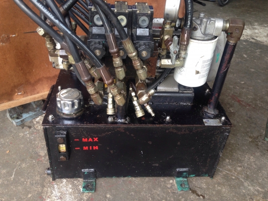 ขายชุดปั้มน้ำมันไฮโดรลิคขนาด 3HP. 380V พร้อมชุดวาล์วคอนโทรล 3ชุด 110VAC อุปกรณ์ครบ พร้อมใช้งาน