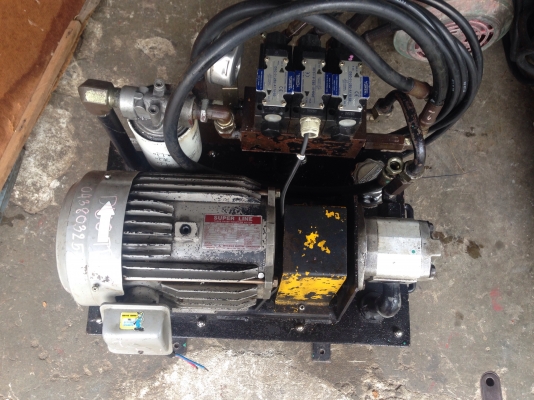 ขายชุดปั้มน้ำมันไฮโดรลิคขนาด 3HP. 380V พร้อมชุดวาล์วคอนโทรล 3ชุด 110VAC อุปกรณ์ครบ พร้อมใช้งาน