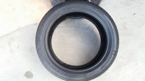ขายยาง235/45/18 ปี 0104 MICHERLIN PILOT3 2 เส้น