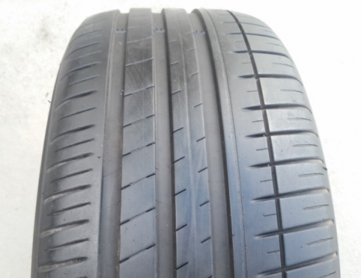 ขายยาง235/45/18 ปี 0104 MICHERLIN PILOT3 2 เส้น