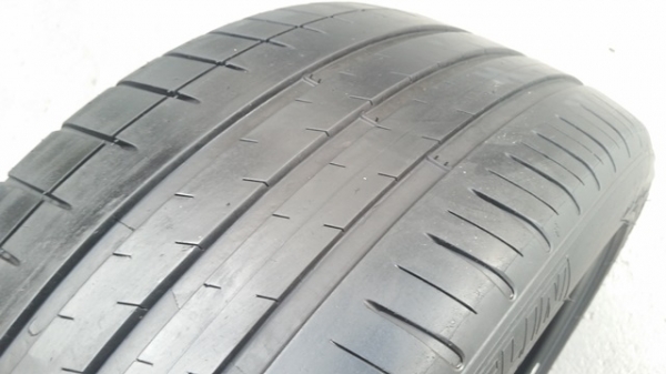 ขายยาง225/45/18 ปี 3014 MICHERLIN PILOT3 2 เส้น