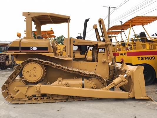 ขายด่วนแทรกเตอร์CAT D6H สภาพเดิมๆ พร้อมใช้งาน เอกสารเล่มทะเบียน