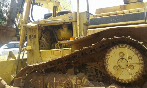 ขายด่วนแทรกเตอร์CAT D6H สภาพเดิมๆ พร้อมใช้งาน เอกสารเล่มทะเบียน