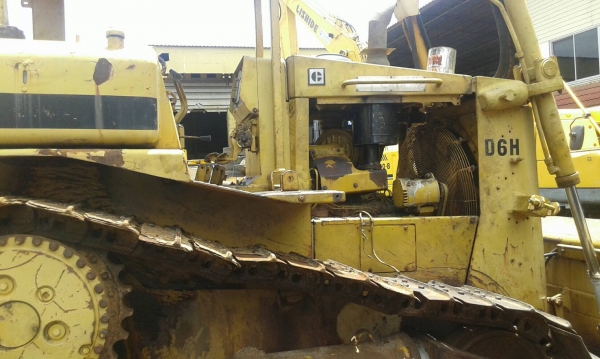 ขายด่วนแทรกเตอร์CAT D6H สภาพเดิมๆ พร้อมใช้งาน เอกสารเล่มทะเบียน