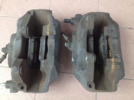 ปั้มเบรคหน้า LEXUS LS430 เก่าญี่ปุ่นผ้าเบรคหนาๆ