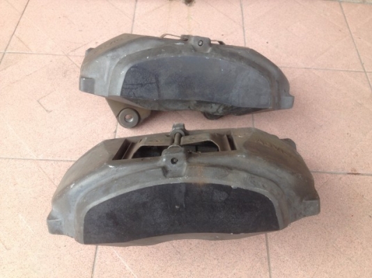 ปั้มเบรคหน้า LEXUS LS430 เก่าญี่ปุ่นผ้าเบรคหนาๆ