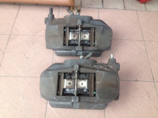 ปั้มเบรคหน้า LEXUS LS430 เก่าญี่ปุ่นผ้าเบรคหนาๆ