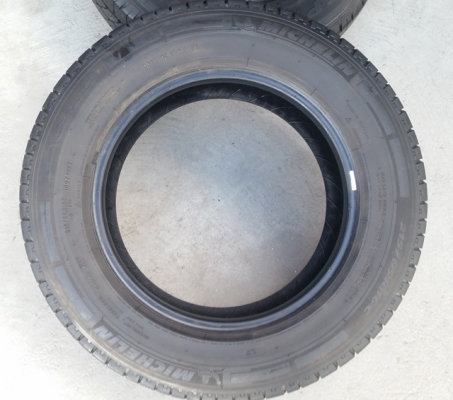 ขายยาง215/65/16 ปี 15 MICHERLIN AGILIS 4 เส้น