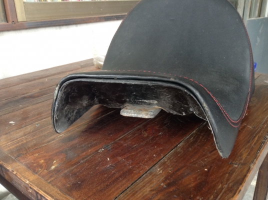 เบาะตูดมด